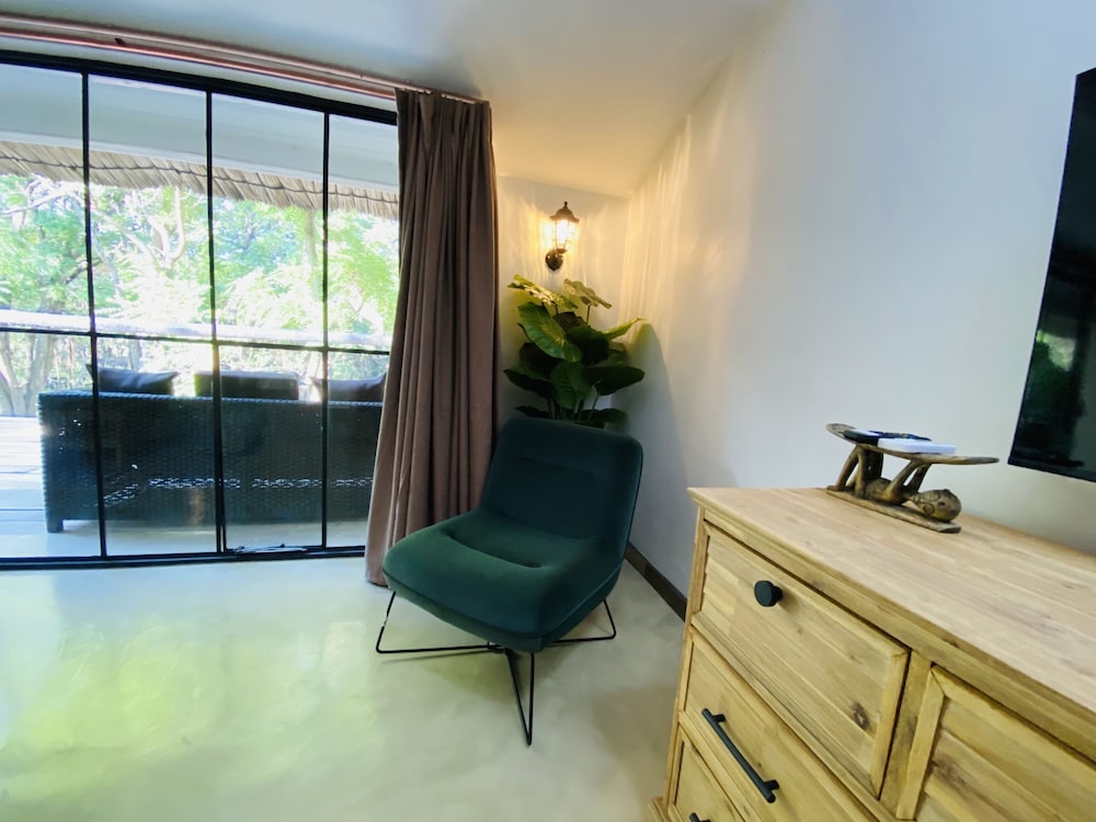 Luxury Room, 1 King Bed, Resort View photo 2