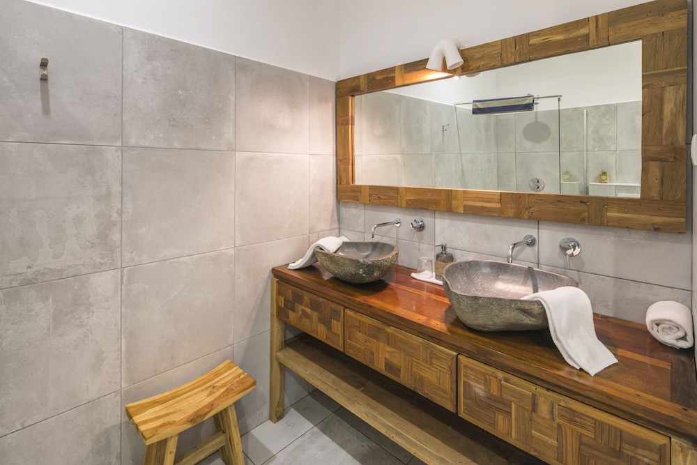 Deluxe Townhome (3) photo 2