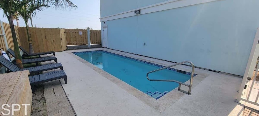 Condo, 3 Bedrooms