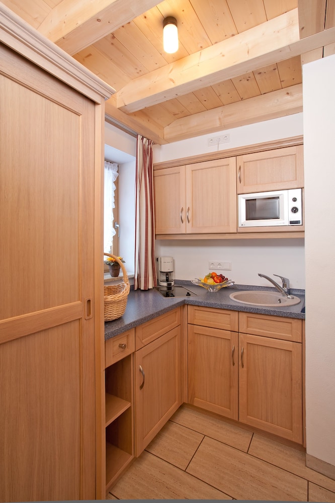 Deluxe Double Room, 1 Bedroom, Private Bathroom photo 3