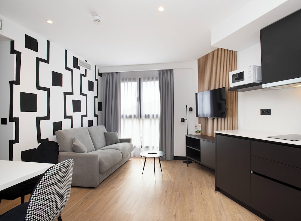 Family Apartment, 2 Bedrooms - Photo 5