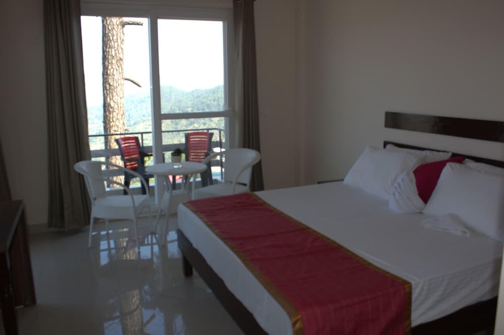 Deluxe Room, Balcony, Hill View photo 2