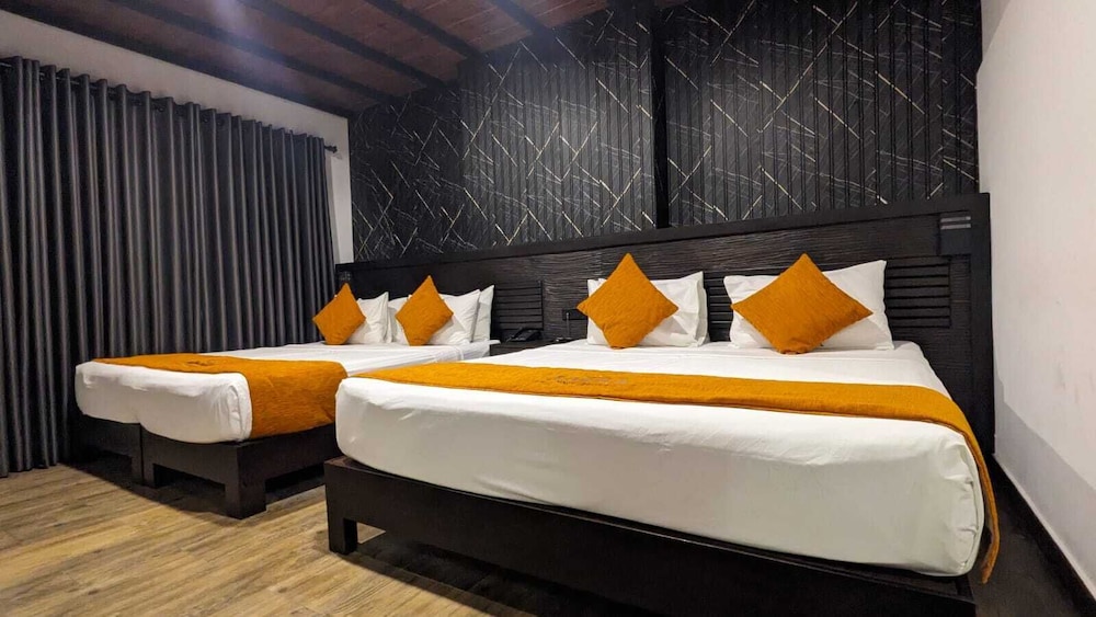Family Quadruple Room, City View photo 2