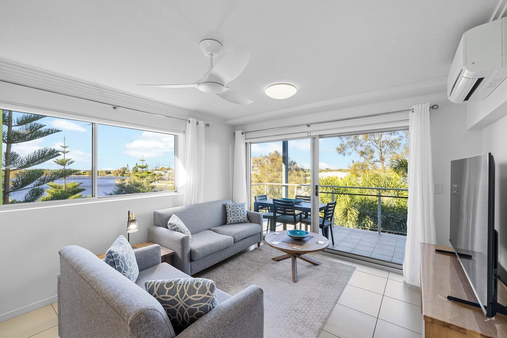 2 Bedroom Apartment on Saltwater photo 1