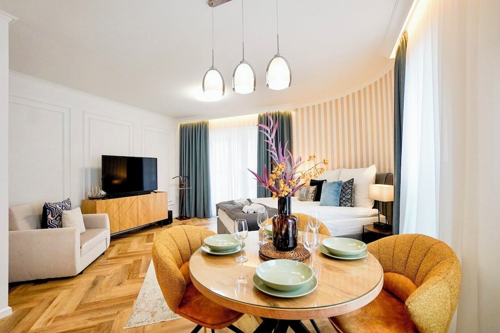 Deluxe Studio Suite