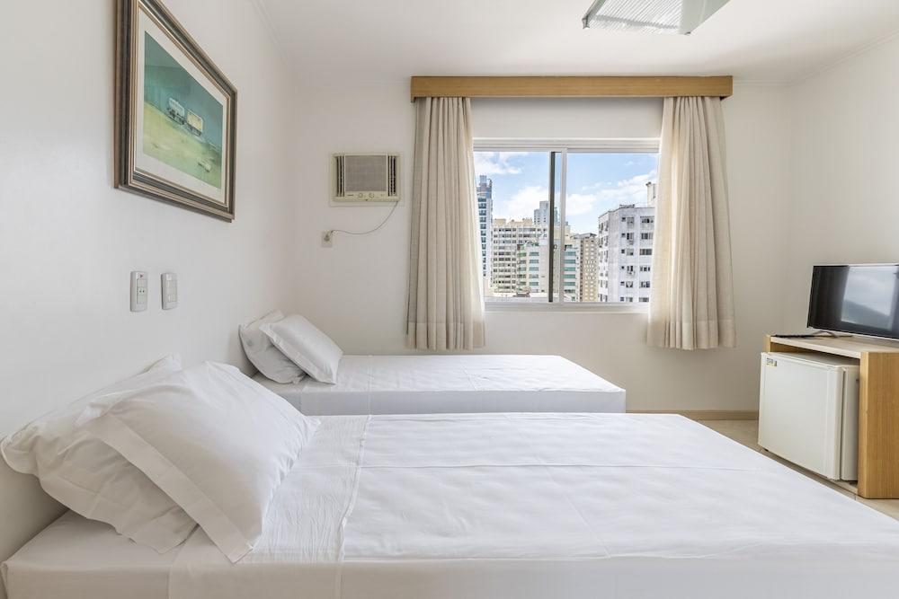 Standard Double or Twin Room, 1 Double or 2 Twin Beds photo 2