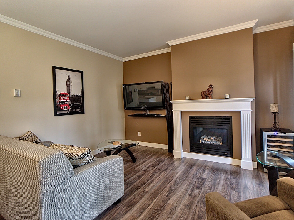 Condo, 2 Bedrooms photo 2