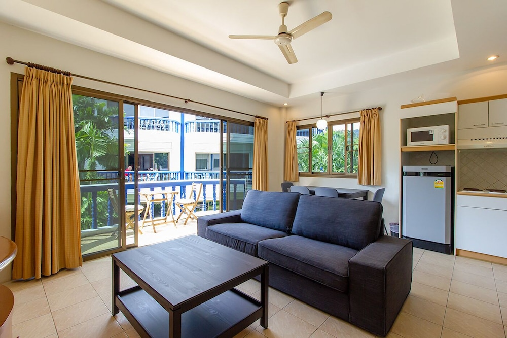 Apartment, 2 Bedrooms, Pool View photo 1
