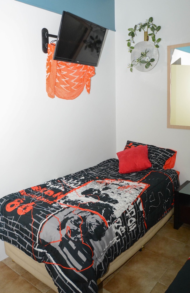 Basic Apartment, 1 Bedroom (Apartment 4) photo 1