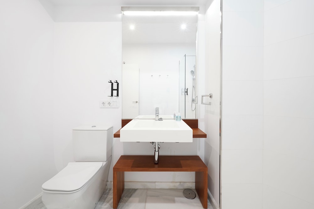 Extra Large Studio with Kitchen - Photo 9