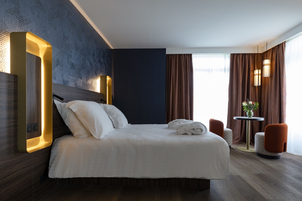 Room, 1 Queen Bed, Terrace, Park View (Privilege)