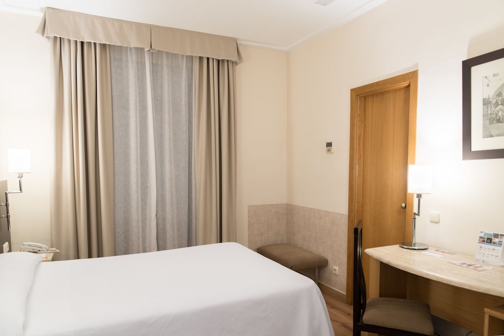Superior Twin Room (Alhambra) - Photo 8