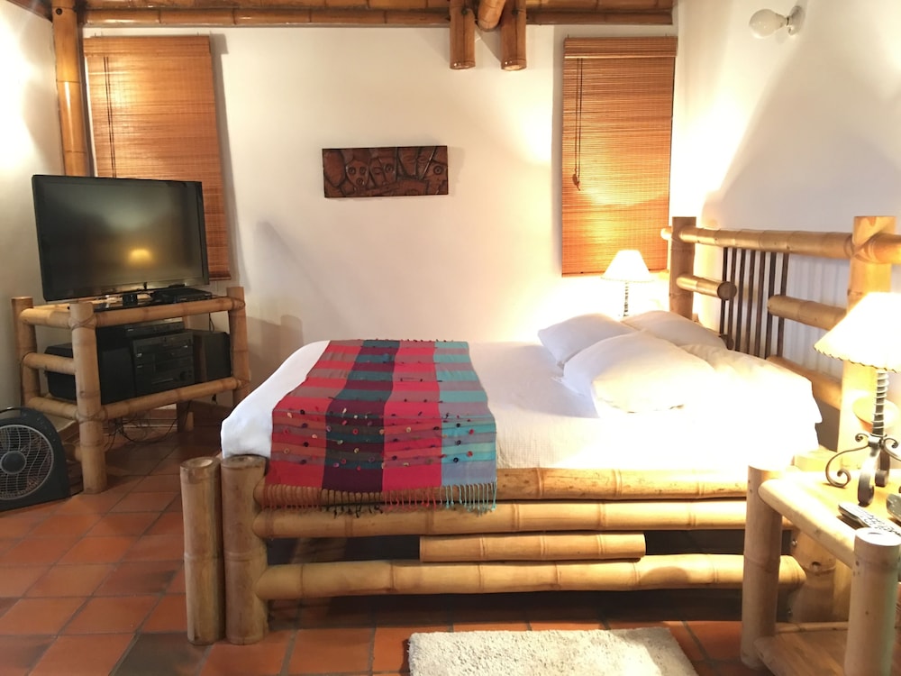 Junior Suite, 1 King Bed, Non Smoking photo 3