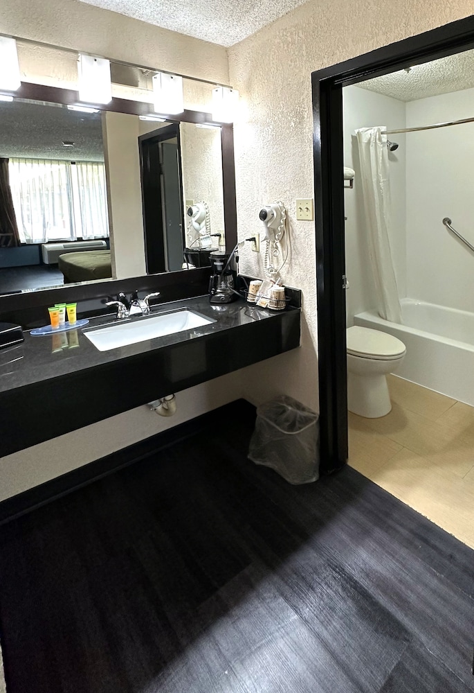 Standard Room, 2 Double Beds - Photo 2