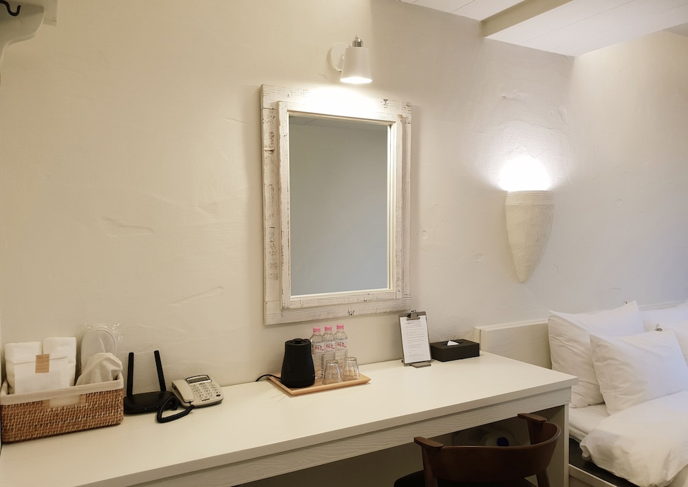 Standard Double Room (3,4F) - Photo 6
