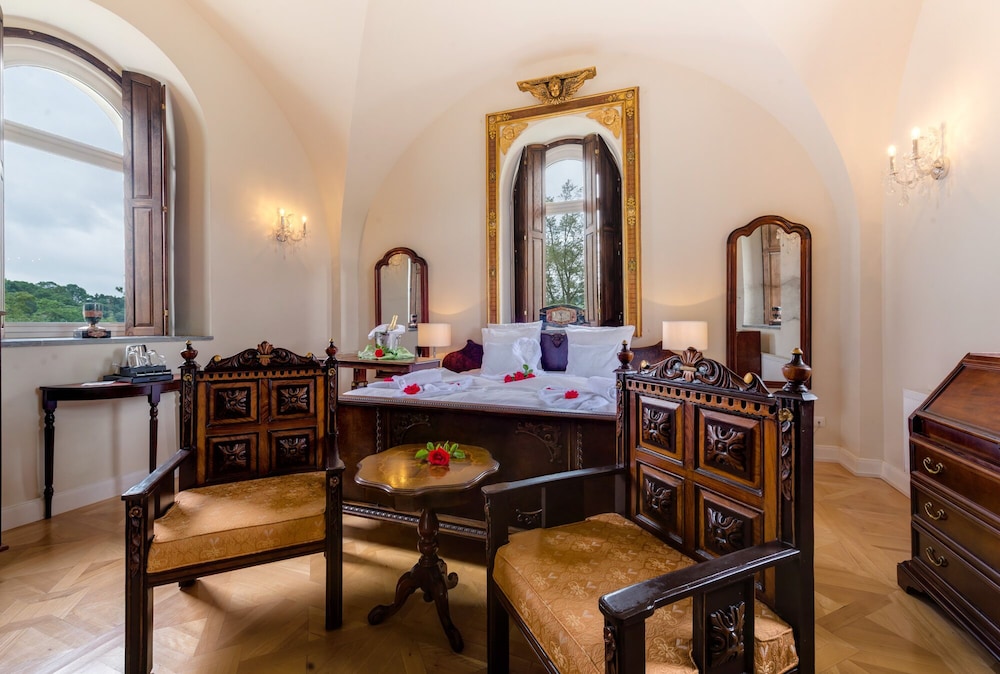 Honeymoon Suite
