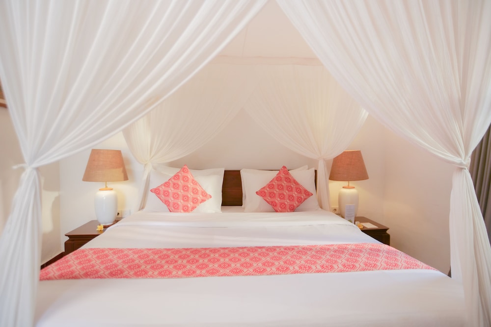 Superior Double Room, 1 King Bed, Pool View, Ground Floor