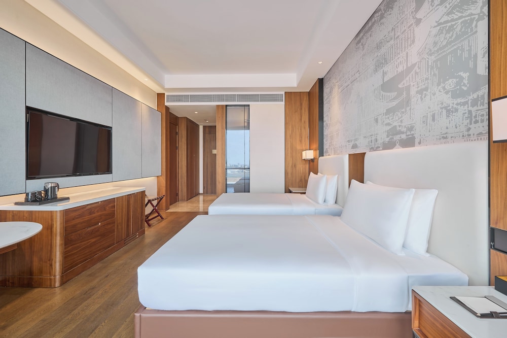 Standard Room, 1 King Bed, Smoking photo 3