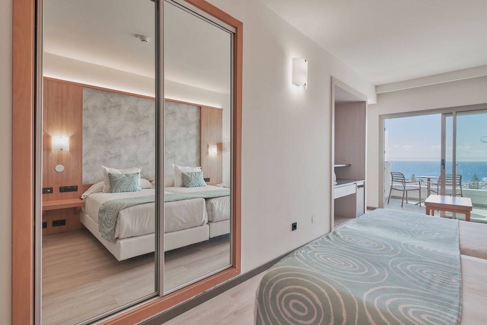 Double Room, Sea View (3 Adults) photo 3