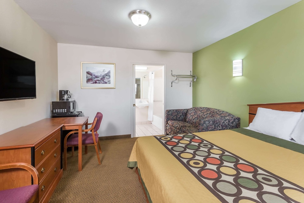 Suite, 1 King Bed, Jetted Tub photo 1