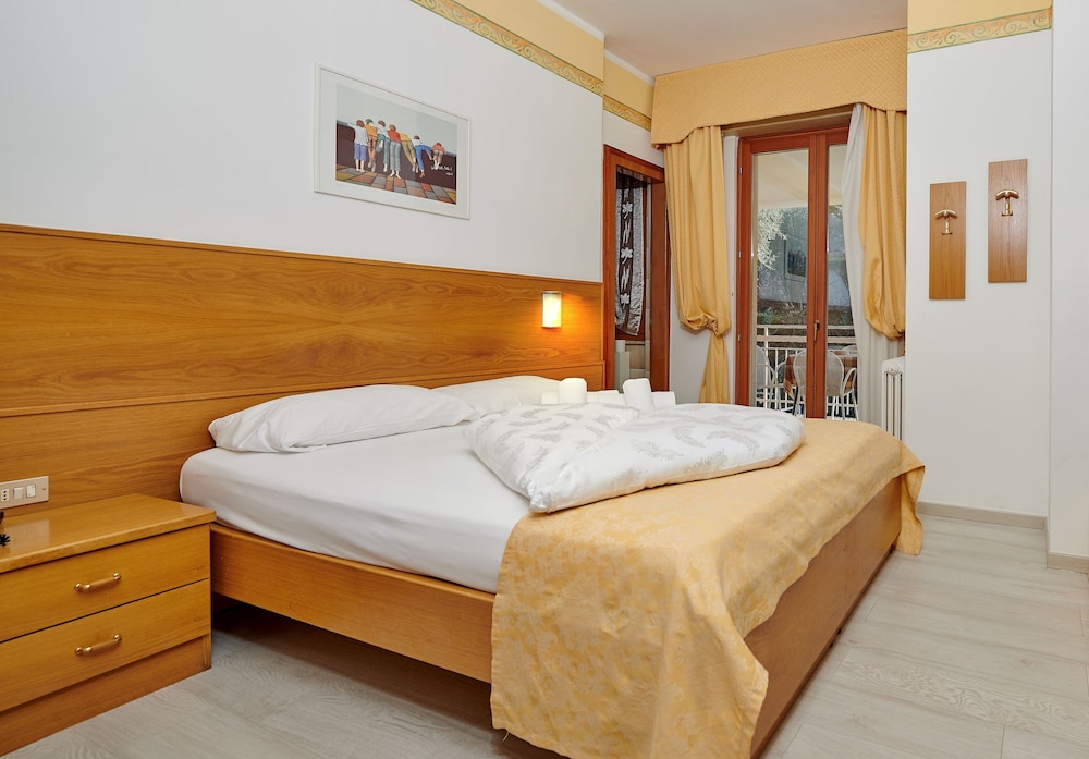 Economy Quadruple Room, 1 Bedroom, Balcony (Lake View or Mountain Side)