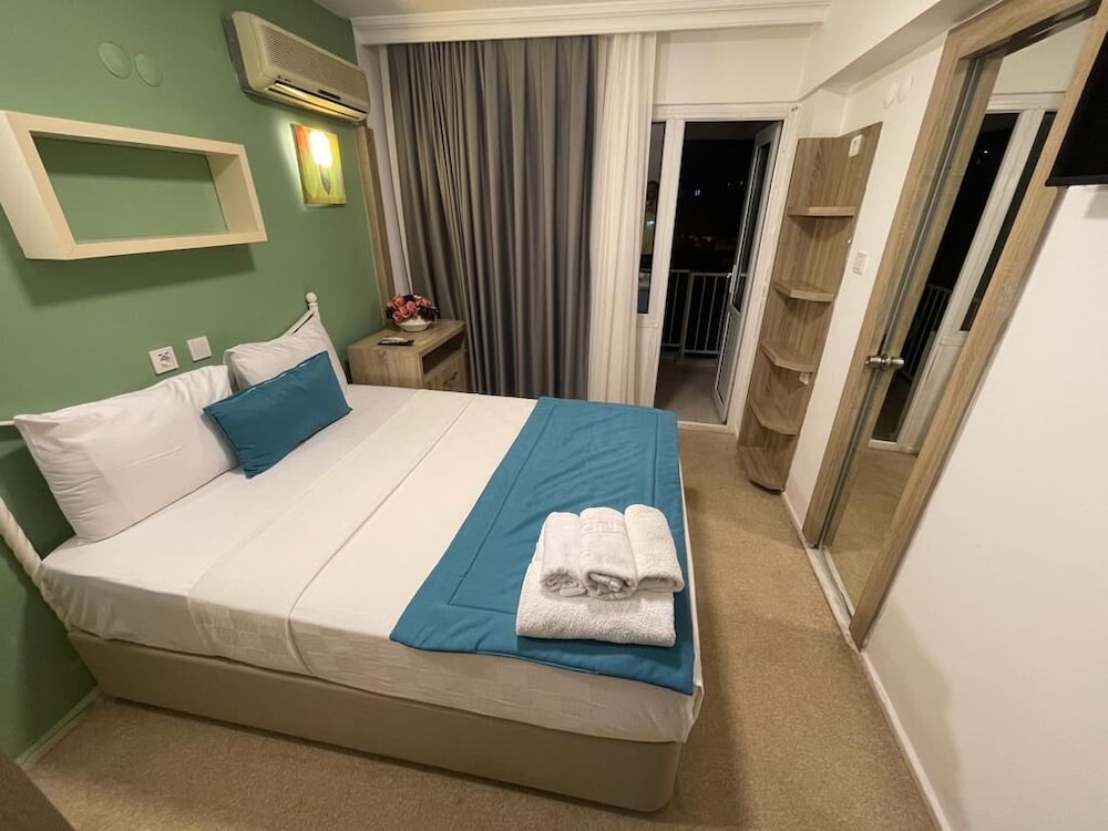 Deluxe Room, Balcony
