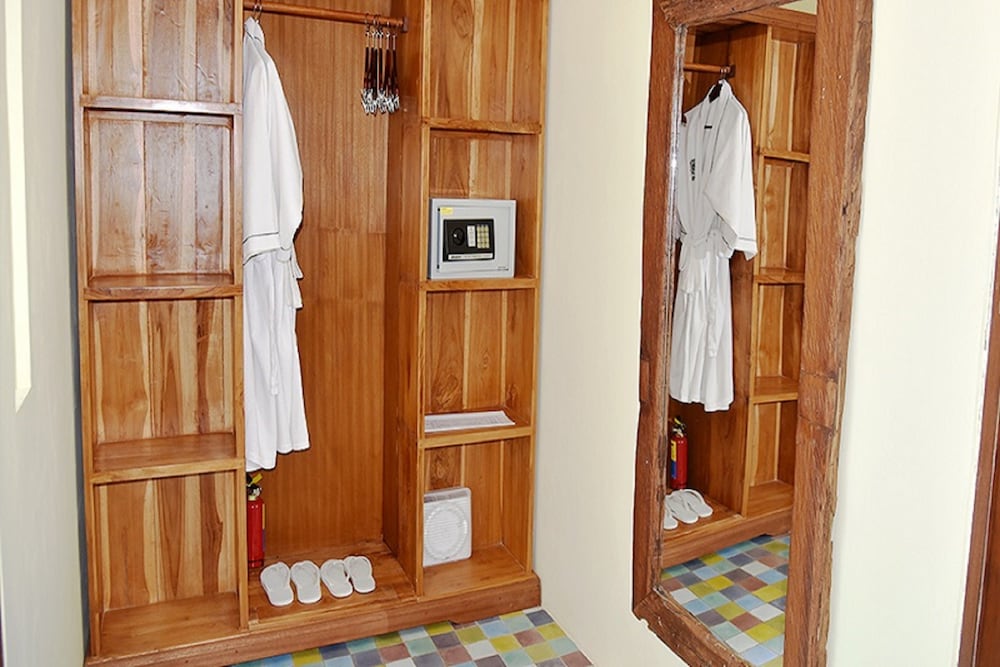 Luxury Villa, 2 Bedrooms, Private Pool, Poolside - Photo 14