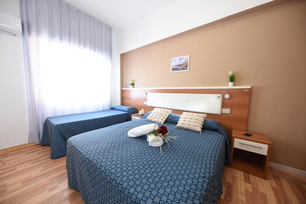 Triple Room, Ensuite, Partial Sea View photo 3