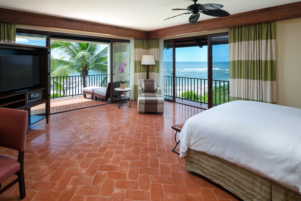 Suite, 1 Bedroom, Balcony (Oceanfront) - Photo 1