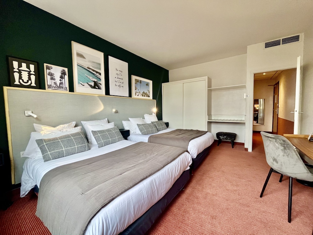 Classic Quadruple Room photo 2