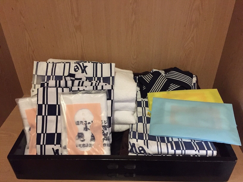 Japanese Style Room For 4 Guests, Shared Bathroom photo 2