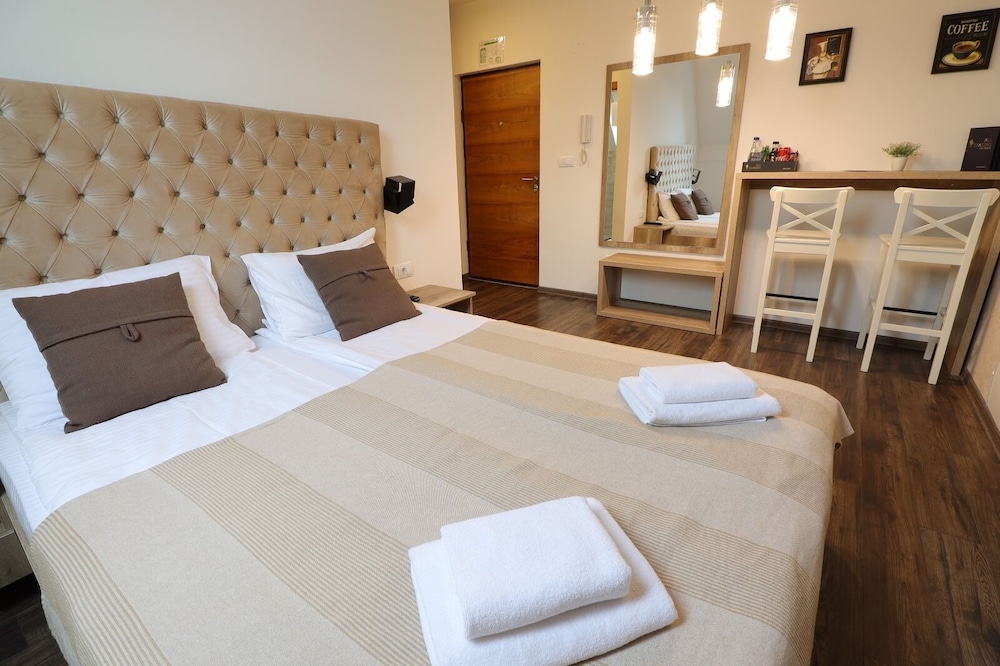 Standard Studio Suite, 1 Queen Bed