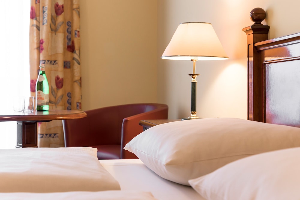 Deluxe room with double bed or twin bed - Photo 2
