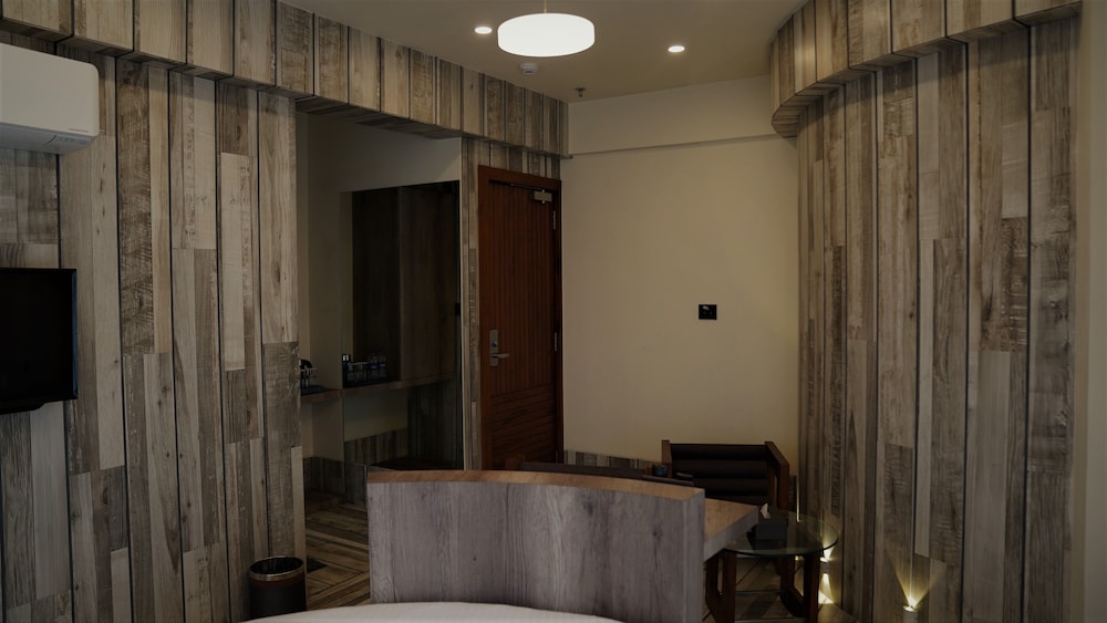 Executive Room - Photo 3