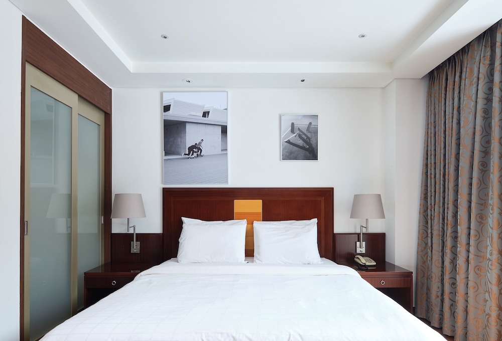 Adonis Superior Suite photo 3