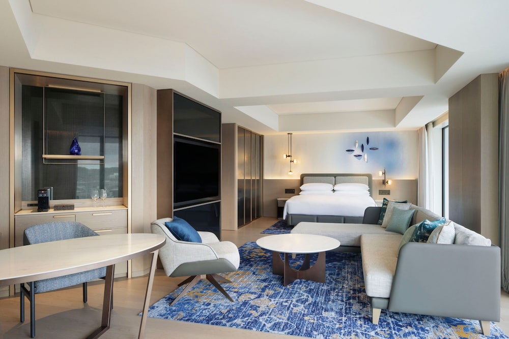 Junior Suite, 1 Double Bed, Corner - Photo 4
