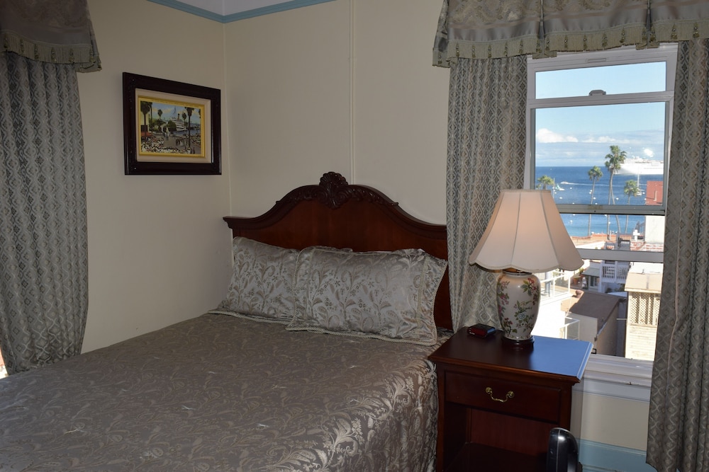 Premium Double Room, 1 Queen Bed, Partial Sea View (1 Queen- Ocean View) photo 1