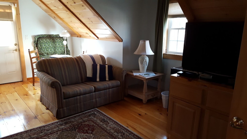 Eustis Suite photo 3
