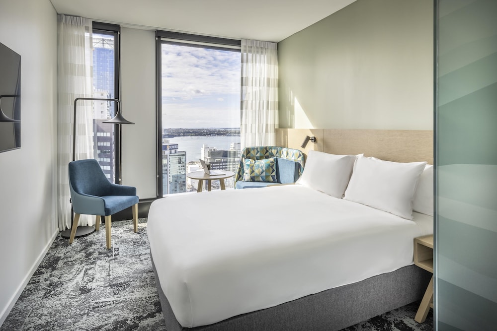 Standard Room, 1 Queen Bed, Harbor View (with Free Breakfast) - Photo 1
