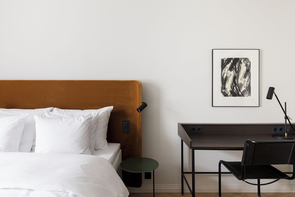Room, 1 Queen Bed (Solo Queen) thumbnail 5