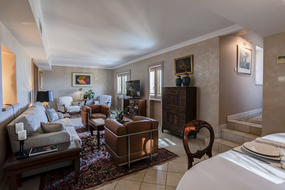 Luxury Apartment photo 3