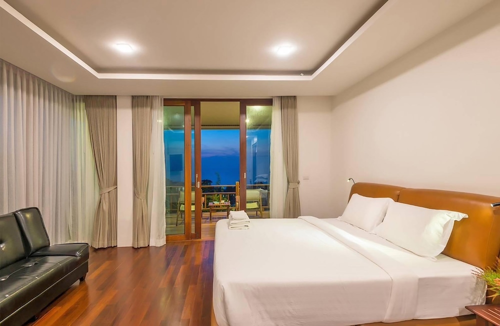 Deluxe Room with Ocean View - Photo 1