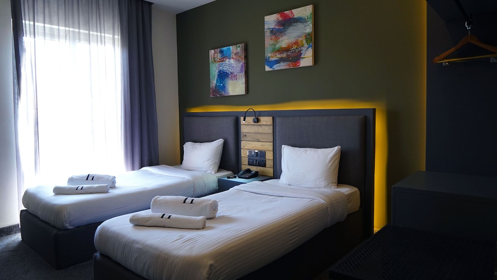 Standard Twin Room - Photo 4
