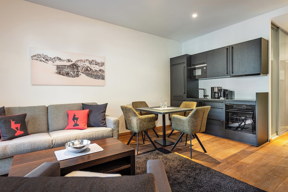 Deluxe Studio Suite, 1 King Bed with Sofa bed, Terrace