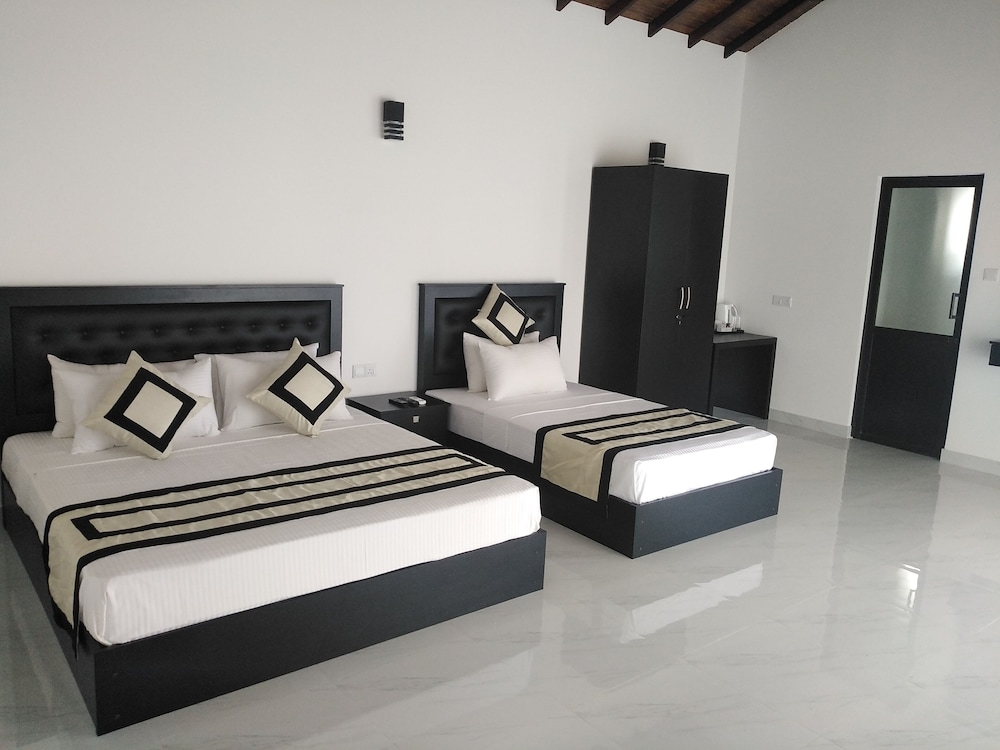 Deluxe Studio Suite, Multiple Beds, Non Smoking, Garden View
