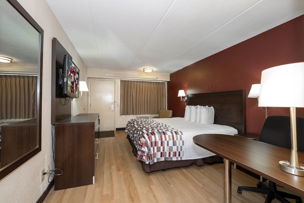 Superior Room, 1 King Bed, Smoking - Photo 2