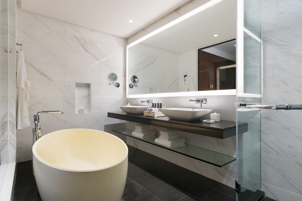 Amara Club Deluxe Suite thumbnail 5