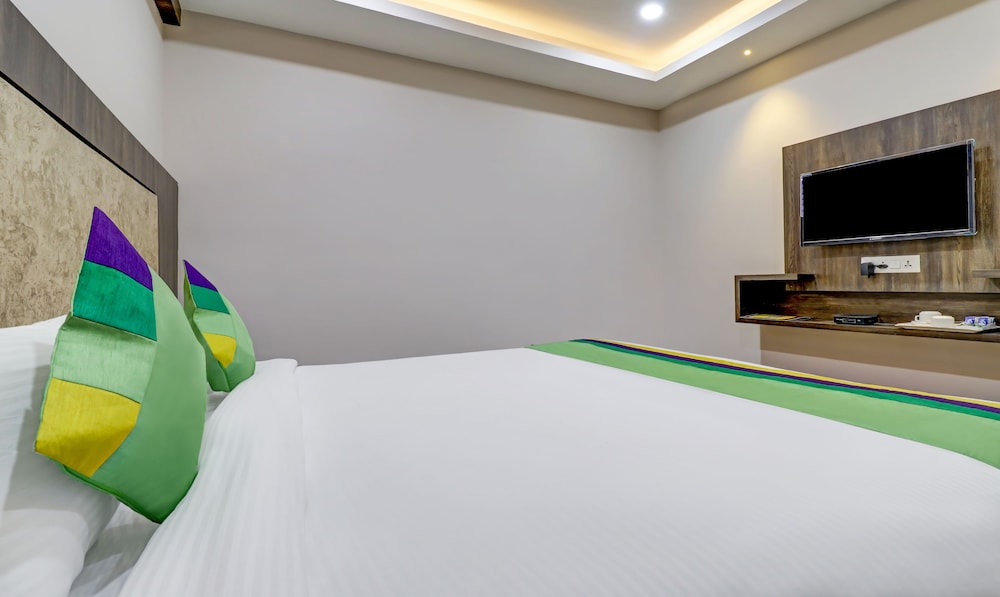 Deluxe Room - Photo 6