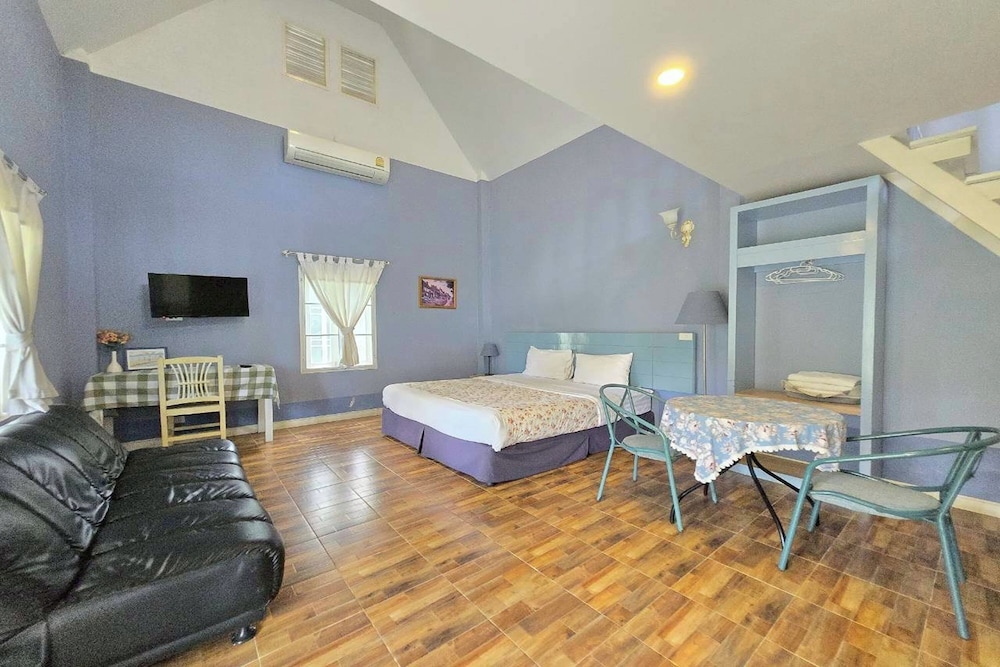 Family Room photo 1