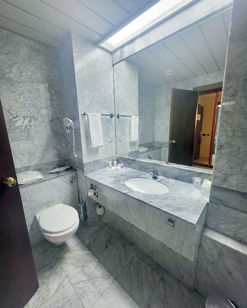 Deluxe Double Room, 2 Twin Beds, Single use - Photo 4